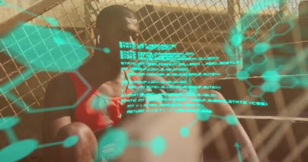 アフリカ系アメリカ人の上に屋外でスマートウォッチでデータ処理のアニメーション 健康とフィットネスの概念をデジタルで生成し — ストック動画