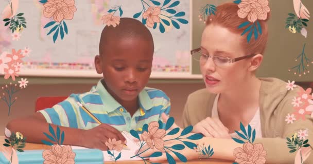 Animace Ikon Květin Přes Usmívající Bělošku Učitelku Afrického Amerického Školáka — Stock video