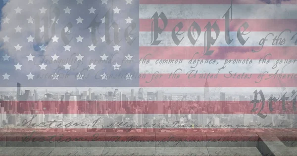 Imagen Bandera Americana Texto Constitucional Sobre Paisaje Urbano Concepto Patriotismo — Foto de Stock