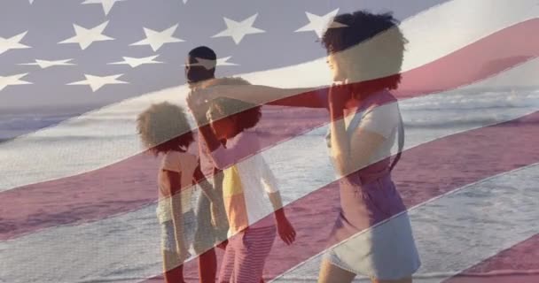 Mutlu Afro Amerikan Ebeveynler Deniz Kıyısında Yürüyen Oğulları Kızları Amerikan — Stok video