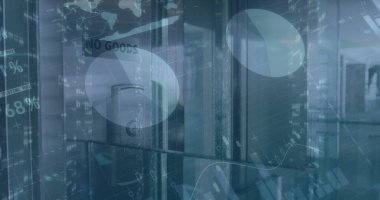 Ofisteki asansörde veri işleme resmi. küresel iş, finans ve dijital arayüz kavramı dijital olarak oluşturulmuş görüntü.