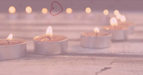 Imagen Corazones Cayendo Sobre Velas Encendidas Superficie Madera Fondo Concepto — Foto de Stock