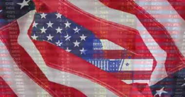 Amerika Birleşik Devletleri bayrakları üzerinde istatistik ve mali veri işleme animasyonu. Amerikan vatanseverliği, bağımsızlık ve iş konsepti dijital olarak üretilen video,