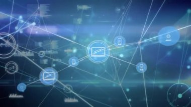 Ortam simgelerinin büyüyen ağının mavi arkaplan üzerinden veri transferi animasyonu. küresel iletişim ağı ve bilgi paylaşım konsepti dijital olarak oluşturulmuş video.