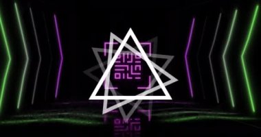 Neon geometrik şekiller üzerinde parlayan qr kodlarının animasyonu. Çevrimiçi güvenlik, kimlik ve veri işleme kavramı dijital olarak oluşturulmuş video.