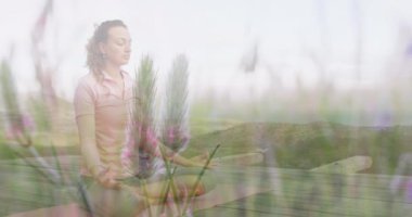 Kafkasyalı bir kadının yoga ve meditasyon yapması üzerine manzara animasyonu. dünya meditasyon günü ve dijital olarak üretilen video konsepti.