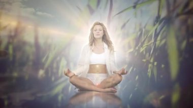 Kafkasyalı bir kadının yoga ve meditasyon yapması üzerine ışık ve çimen animasyonu. dünya meditasyon günü ve dijital olarak üretilen video konsepti.