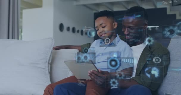 Κινούμενα Σχέδια Των Διαφόρων Δεδομένων Πάνω Ευτυχισμένη Αφροαμερικανός Πατέρας Και — Αρχείο Βίντεο