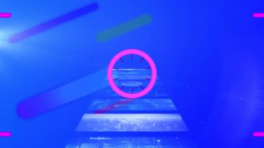 Mavi arkaplandaki veri işleme üzerinde mor şekillerin animasyonu. küresel teknoloji ve dijital arayüz kavramı dijital olarak oluşturulmuş video.