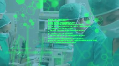 Ameliyathanede hastaları ameliyat eden cerrahlar üzerinde tıbbi bilgi ve veri işleme animasyonu. Tıbbi araştırma teknolojisi ve sağlık hizmetleri konsepti dijital olarak oluşturulmuş video.