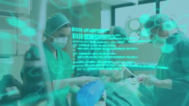 Ameliyathanede hastaları ameliyat eden cerrahlar üzerinde tıbbi bilgi ve veri işleme animasyonu. Tıbbi araştırma teknolojisi ve sağlık hizmetleri konsepti dijital olarak oluşturulmuş video.