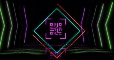 Neon geometrik şekiller üzerinde parlayan qr kodlarının animasyonu. Çevrimiçi güvenlik, kimlik ve veri işleme kavramı dijital olarak oluşturulmuş video.