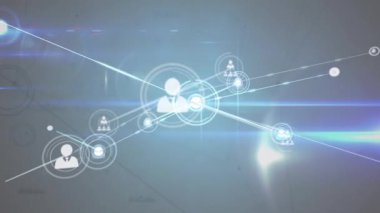 Parlayan ışıklara veri aktaran ikon insan ağlarının büyümesi. küresel iletişim ağı ve bilgi paylaşım konsepti dijital olarak oluşturulmuş video.