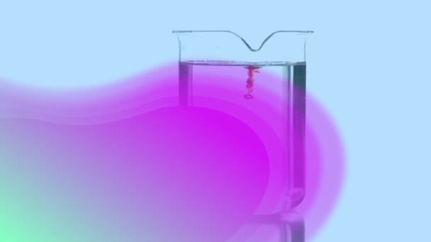 Animation Forme Rose Sur Réactif Chimique Tombant Dans Récipient Verre — Video