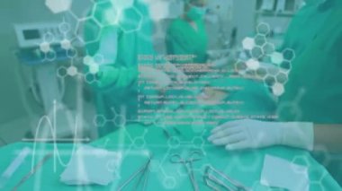 Ameliyathanedeki cerrahlar üzerinde tıbbi bilgi ve veri işleme animasyonu. Tıbbi araştırma teknolojisi ve sağlık hizmetleri konsepti dijital olarak oluşturulmuş video.