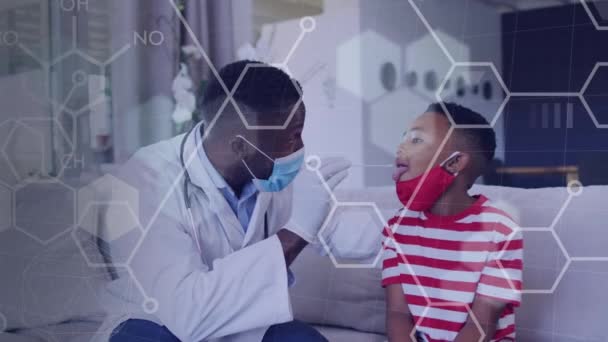 Animation Formules Chimiques Cellules Sur Afro Américain Mâle Médecin Test — Video