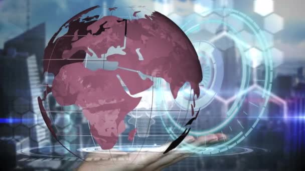 Анимация Масштаба Глобуса Руки Держащей Цифровой Мозг Над Городом Глобальные — стоковое видео