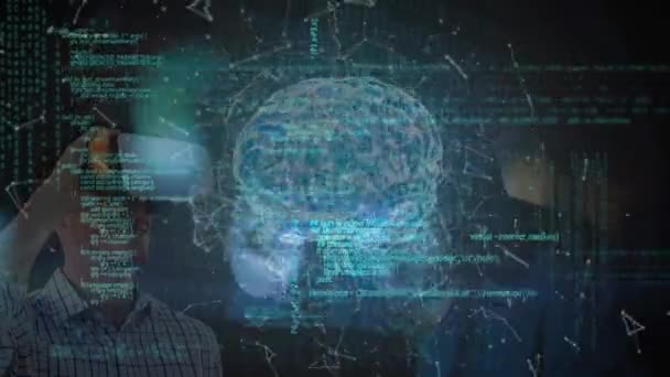 Animation Der Datenverarbeitung Über Gehirn Und Kaukasischen Mann Mit Headset — Stockvideo