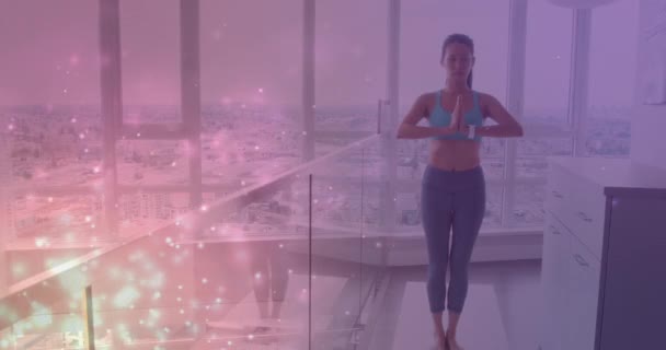 Animación Manchas Luz Sobre Mujer Caucásica Practicando Yoga Meditando Día — Vídeos de Stock