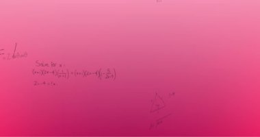 Pembe arka planda elle yazılmış matematiksel formüllerin animasyonu. Bilim, matematik ve öğrenme konsepti dijital olarak oluşturulmuş video.