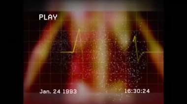 Kırmızı ve siyah zemin üzerinde arıza, grafikler ve kalp atış hızı olan ekranın animasyonu. küresel bağlantılar, veri işleme ve dijital arayüz konsepti dijital olarak oluşturulmuş video.