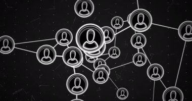 Siyah arkaplanda insan simgeleriyle bağlantı ağının animasyonu. küresel çevrimiçi bağlantılar, dijital arayüz ve ağ konsepti dijital olarak oluşturulmuş video.