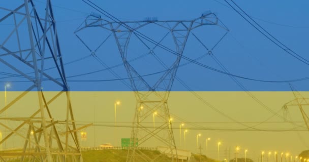 Animación Bandera Ucrania Sobre Poste Electricidad Tráfico Atardecer Crisis Ucraniana — Vídeo de stock