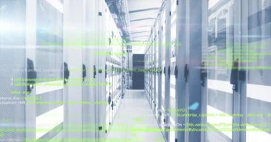 Sunucu odasında veri işleme animasyonu. küresel iş ve dijital arayüz kavramı dijital olarak oluşturulmuş video.