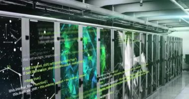 Sunucu odasındaki veri işleme ve şekillerin animasyonu. küresel iş ve dijital arayüz kavramı dijital olarak oluşturulmuş video.