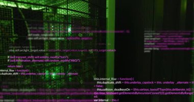 Sunucu odasında veri işleme animasyonu. küresel iş ve dijital arayüz kavramı dijital olarak oluşturulmuş video.