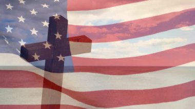 ABD bayrağı dalgalanırken Hristiyan haçı ve bulutlarının animasyonu. din, inanç, Hristiyanlık ve Amerikan vatanseverliği dijital olarak üretilen video konsepti.