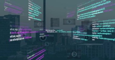 Şehir manzarası üzerinde veri işleme animasyonu. küresel iş ve dijital arayüz kavramı dijital olarak oluşturulmuş video.