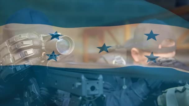 Анимация Флага Гондураса Над Разнообразными Солдатами Мужского Пола Оружием Армия — стоковое видео