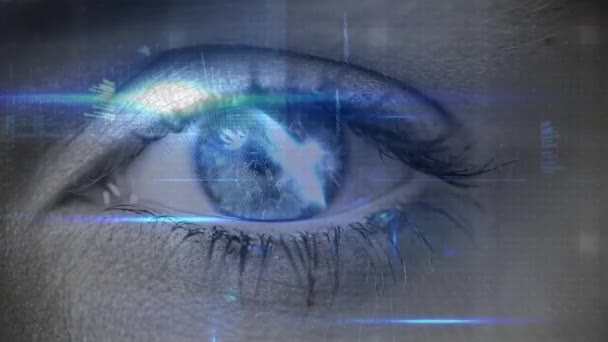 Mavi Göz Üzerinde Veri Işleme Ikili Kodlama Animasyonu Çevrimiçi Kimlik — Stok video