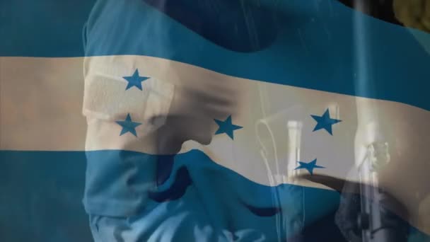 Animación Bandera Honduras Sobre Soldado Caucásico Con Arma Ejército Defensa — Vídeos de Stock
