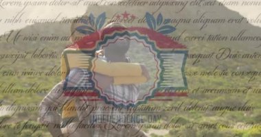 Bağımsızlık Günü metninin animasyonu. Birbirlerine sarılmış gülümseyen çiftler üzerine. Vatanseverlik ve kutlama konsepti dijital olarak oluşturulmuş video.