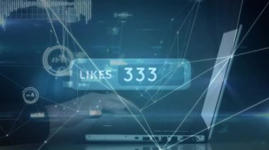 Mavi arkaplandaki simgeler ve dizüstü bilgisayarlarla bağlantı ağının animasyonu. Sosyal medya ve iletişim arayüzü kavramı dijital olarak oluşturulmuş video.