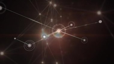 Siyah arkaplandaki simgelerle bağlantı ağının animasyonu. Sosyal medya ve iletişim arayüzü kavramı dijital olarak oluşturulmuş video.