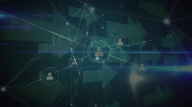 Mavi arkaplandaki simgeler ve oklarla bağlantı ağının animasyonu. Sosyal medya ve iletişim arayüzü kavramı dijital olarak oluşturulmuş video.