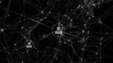 Siyah arkaplandaki simgelerle bağlantı ağının animasyonu. Sosyal medya ve iletişim arayüzü kavramı dijital olarak oluşturulmuş video.
