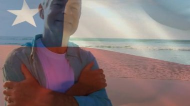 Şili bayrağının animasyonu sahildeki mutlu Kafkas adam üzerinde. yaşlılar yaşam tarzı, emeklilik ve tatil konsepti dijital olarak oluşturulmuş video.