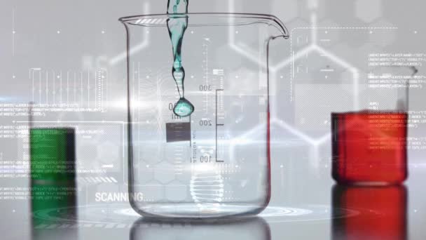 Animação Fita Dna Processamento Dados Sobre Copos Com Líquido Conceito — Vídeo de Stock