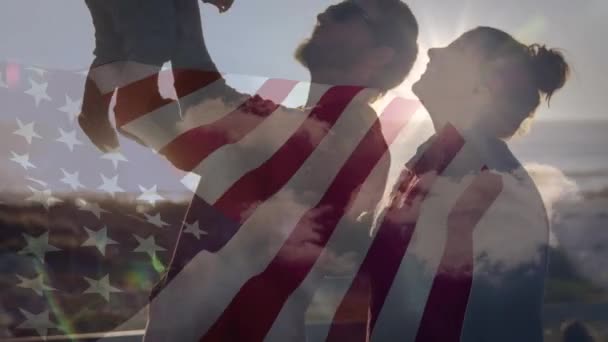 Animacja Flagi Usa Nad Białą Rodziną Plaży Patriotyzm Koncepcja Celebracji — Wideo stockowe