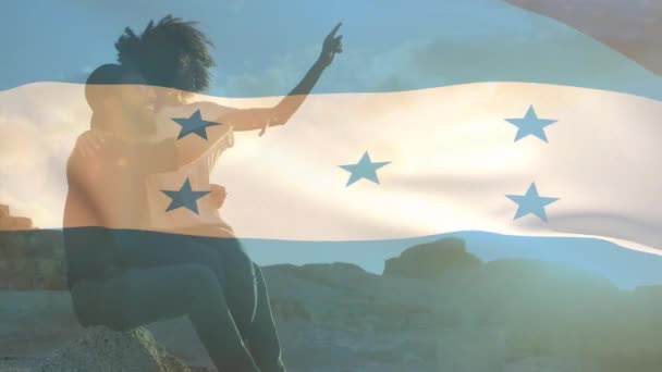 Animation Der Flagge Von Honduras Über Einem Afrikanisch Amerikanischen Paar — Stockvideo