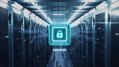 Bilgisayar devre kartının üzerindeki çevrimiçi güvenlik asma kilidiyle veri işleme animasyonu. küresel hesaplama, veri işleme, teknoloji ve dijital arayüz kavramı dijital olarak oluşturulmuş video.