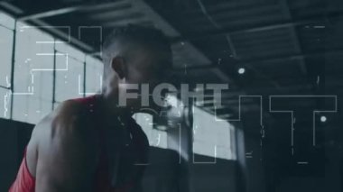 Spor salonundaki Afro-Amerikan sporcusu üzerine dövüş metninin animasyonu. global sporlar, sağlıklı yaşam tarzı ve dijital arayüz konsepti dijital olarak oluşturulmuş video.