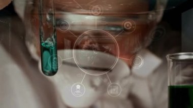 Kafkasyalı kadın bilim adamının laboratuvarda çalıştığı dünya ve veri işleme animasyonu. küresel bilim ve dijital arayüz kavramı dijital olarak oluşturulmuş video.