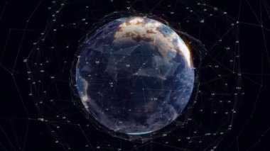 Bağlantılar ve veri işleme ağı üzerinden dünyanın animasyonu. küresel teknoloji, veri işleme ve dijital arayüz kavramı dijital olarak oluşturulmuş video.