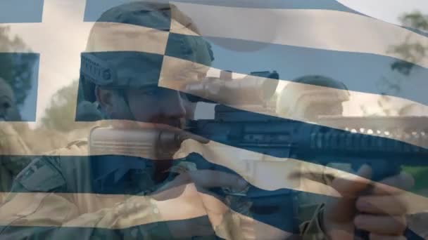 Çeşitli Silahlı Erkek Askerler Üzerinde Yunan Bayrağının Canlandırılması Ngiliz Bayrağının — Stok video