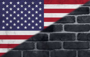 Amerika bayrağının dijital kompozit görüntüsü tuğla duvara fotokopi alanı ile boyanmış. İllüstrasyon, vatanseverlik, Rusya Ukrayna çatışması, işgal ve siyaset kavramı.